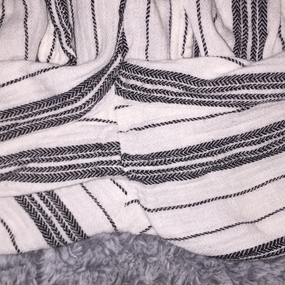 Jolt Striped Raw Hem Drawstring Cropped Pants - Picture 3 of 8